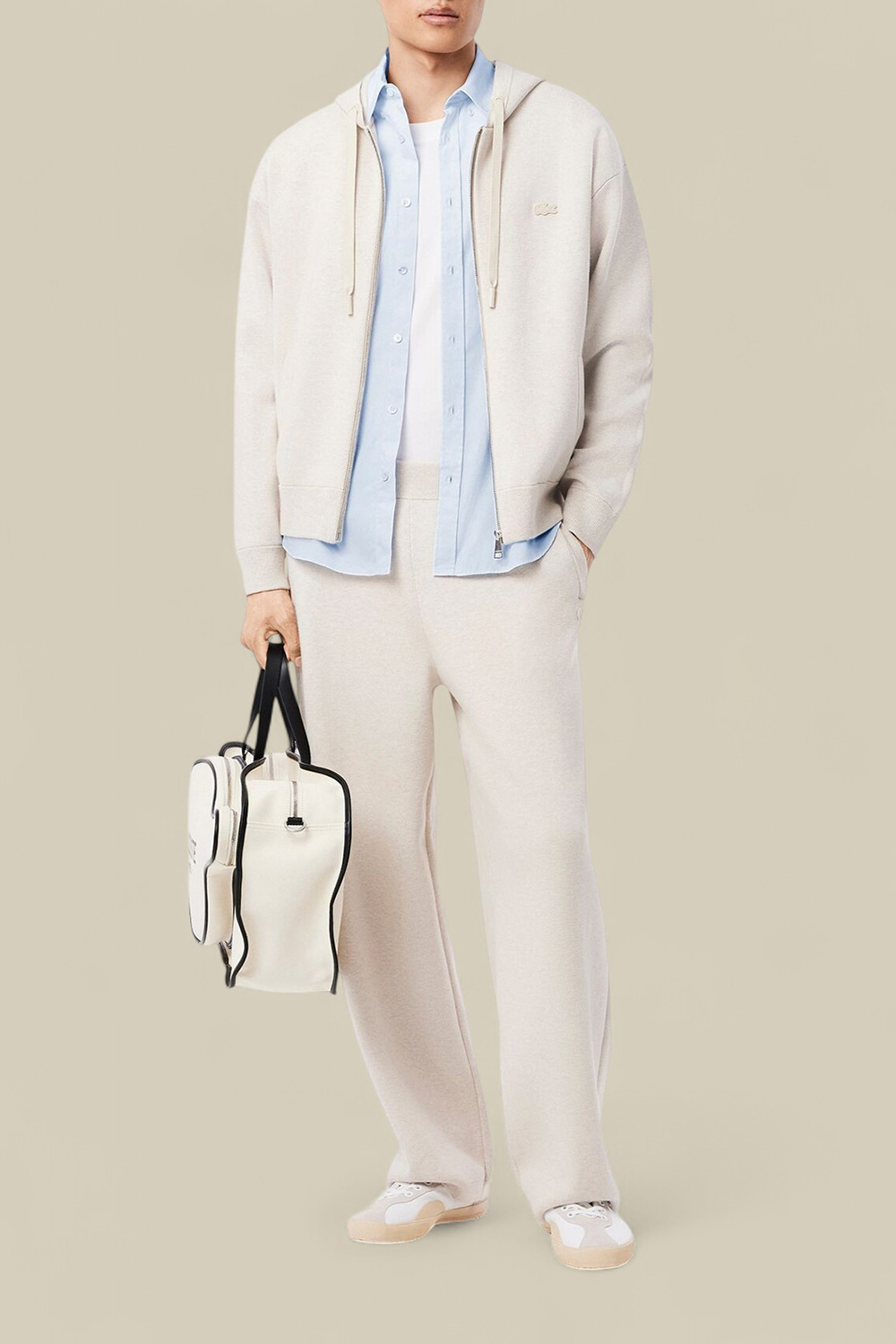 תמונת כל הלוק של חולצת כפתורים